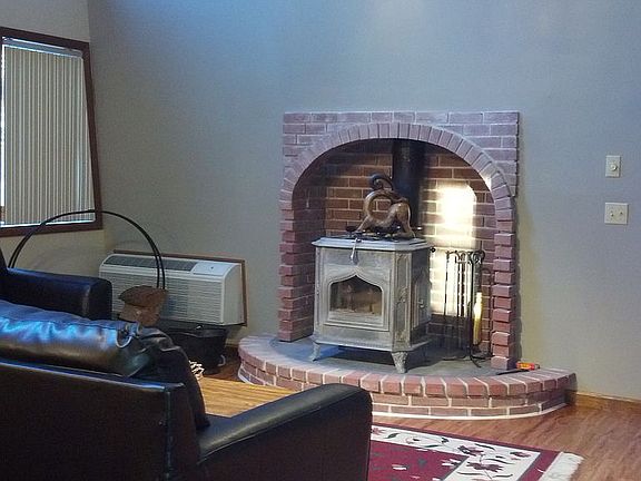 4th image of 225 Champlain Dr