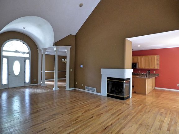 2nd image of 207 Saint Andrews Ct