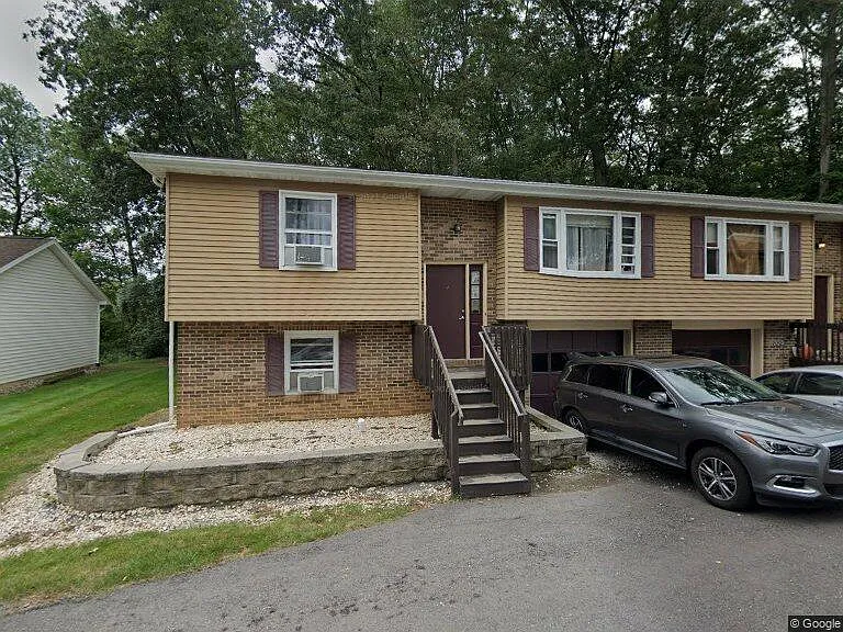 106 Fernwood Ct