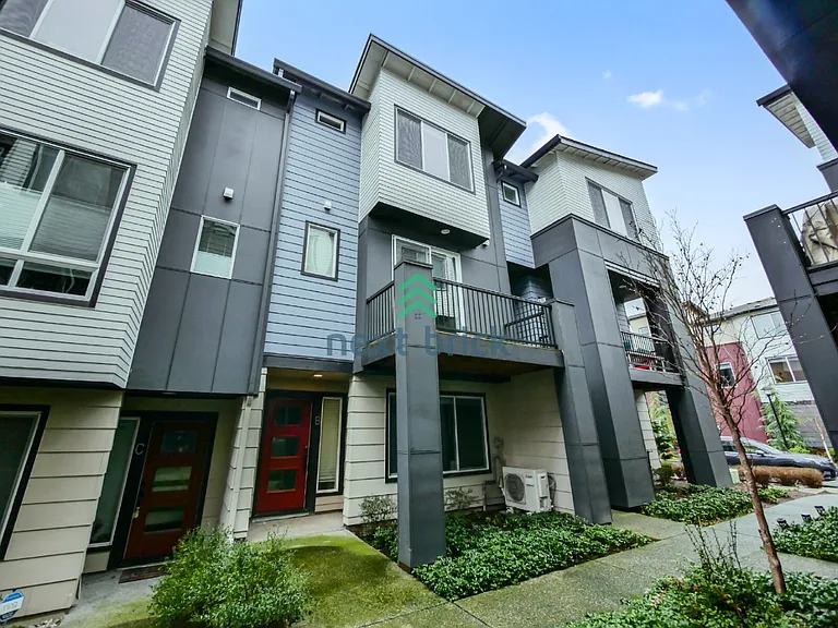 615 238th St SE #B — Photo 1