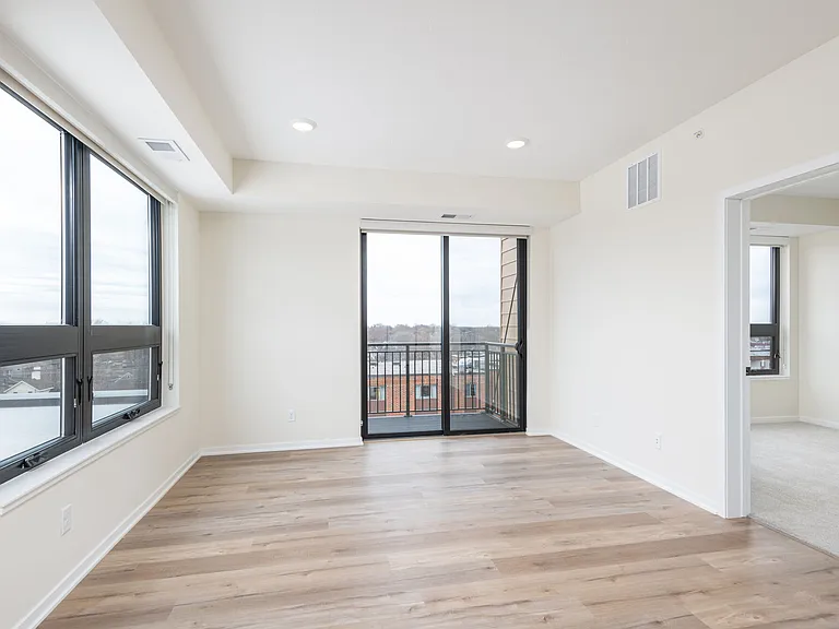 The Uptown Apartments — Photo 9