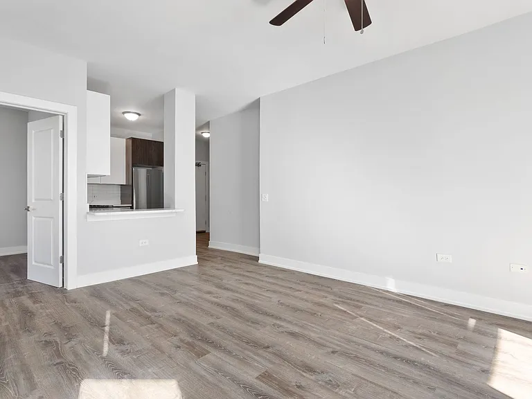 1625 W Howard St — Photo 28