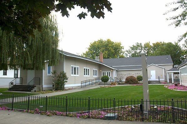 1st image of 621 W Albany Ave