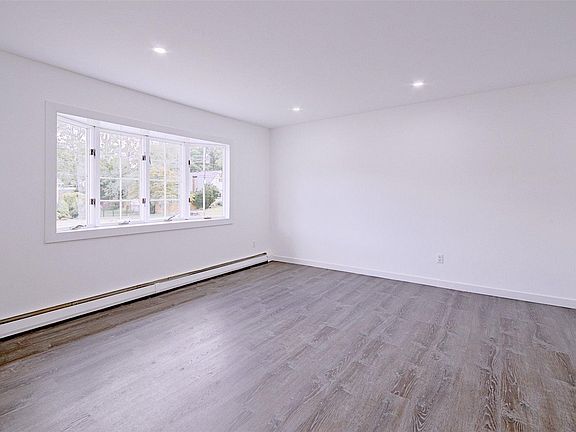 4th image of 10 Northfield Dr