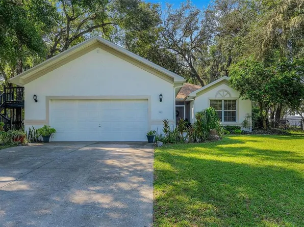 705 Village Ct, Fruitland Park, FL 34731
