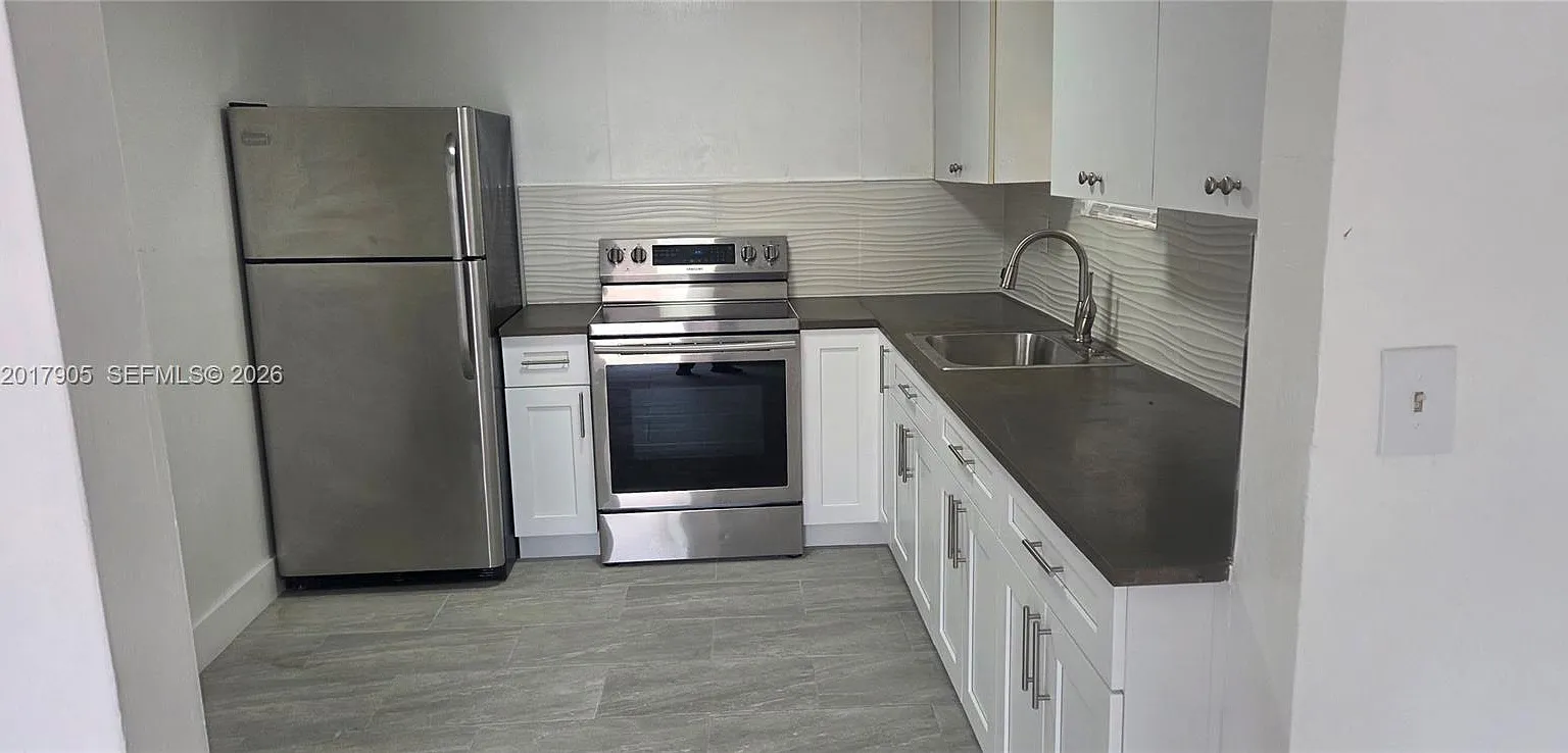 Paradise Park Amd Pl — Photo 1