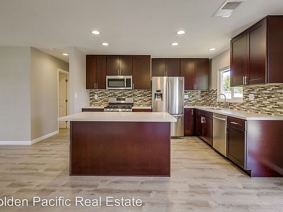 5th image of 915 La Fiesta Ct
