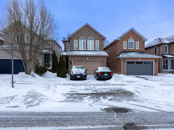 37 Woodhaven Cres, Richmond Hill, ON L4E 3T1