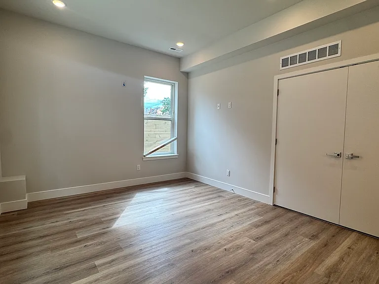 5222-24 Chester Ave #3 — Photo 15