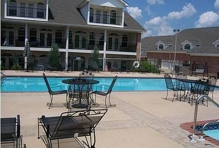 1st image of 451 Lakeland Dr #1
