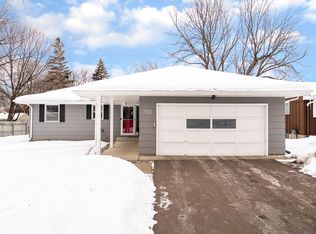 720 6th Ave S, Hopkins, MN 55343