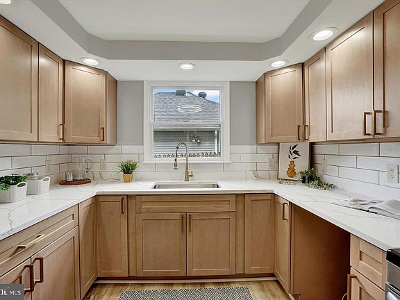 5th image of 1307 S Albemarle St