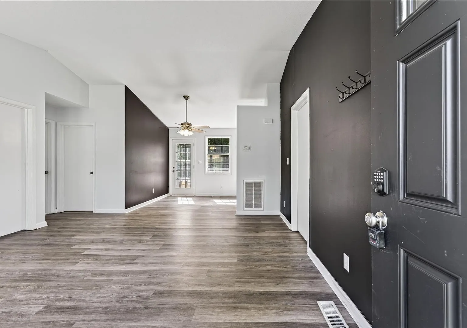 Updated Price! 3 Bedroom 2 Bath Pet Friendly Home For Rent in Sango Area! — Photo 4