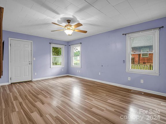 4th image of 1118 White Ln
