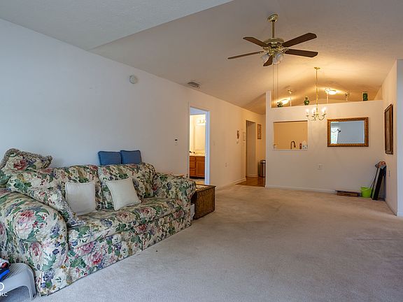 4th image of 10924 Saint Petersburg Way