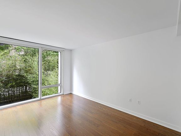 3rd image of 400 W 113th St APT 215