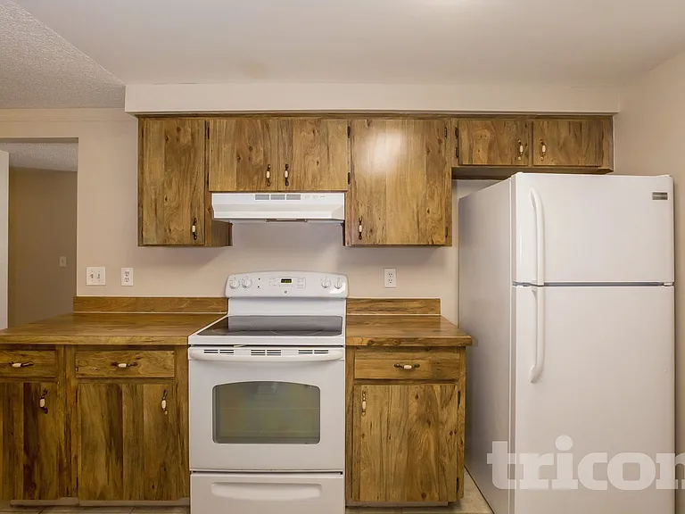 2308 Selkirk St — Photo 6