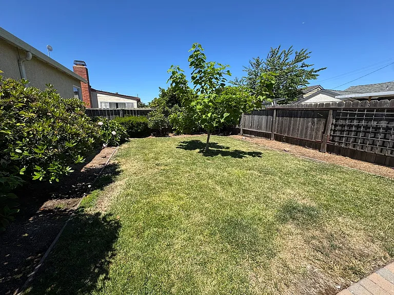 1443 Beacon Ave — Photo 21