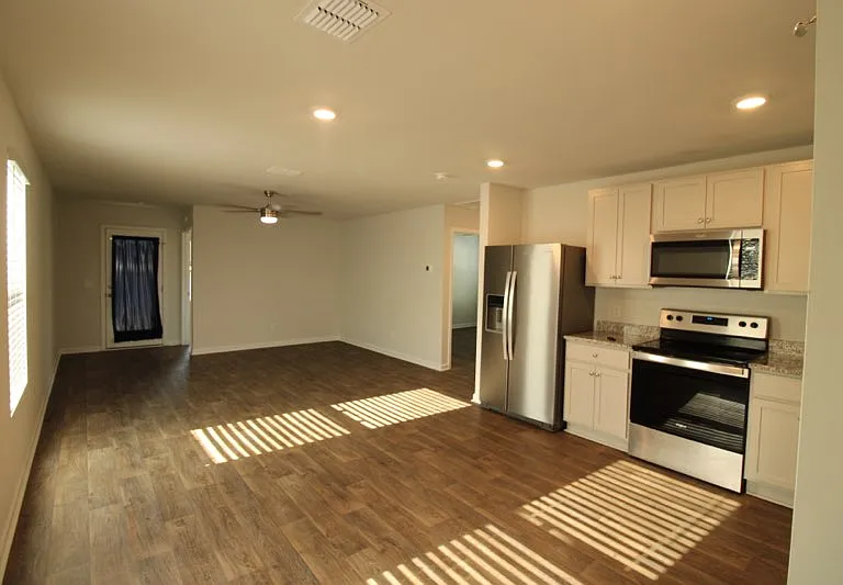 507 Autumns Wood Cir W — Photo 3
