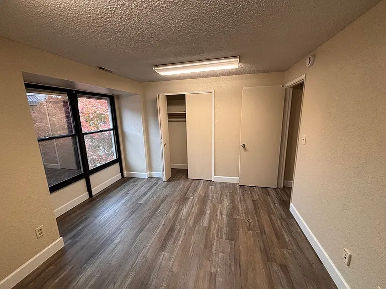301 Crater Lake Ave — Photo 10