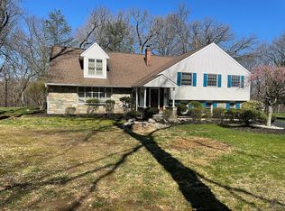 230 Foxcroft Rd, Broomall, PA 19008