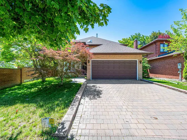 49 Somerset Cres, Richmond Hill, ON L4C 8N5