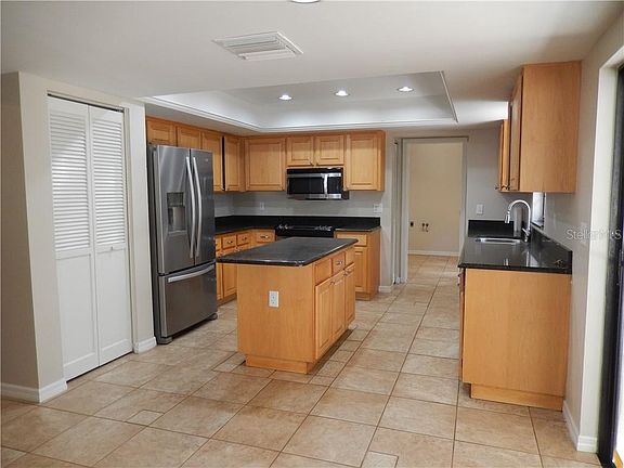 3rd image of 201 Bloomingfield Dr