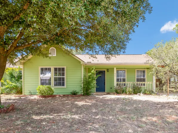 925 Nora, Pearsall, TX 78061