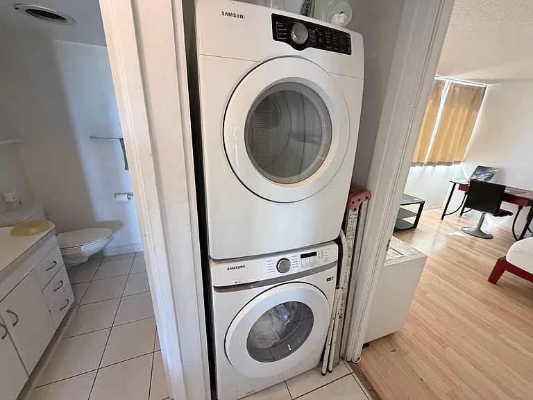 555 University Ave #1900 — Photo 9