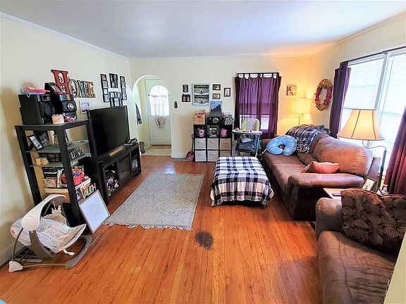 5th image of 303 NW 18th St