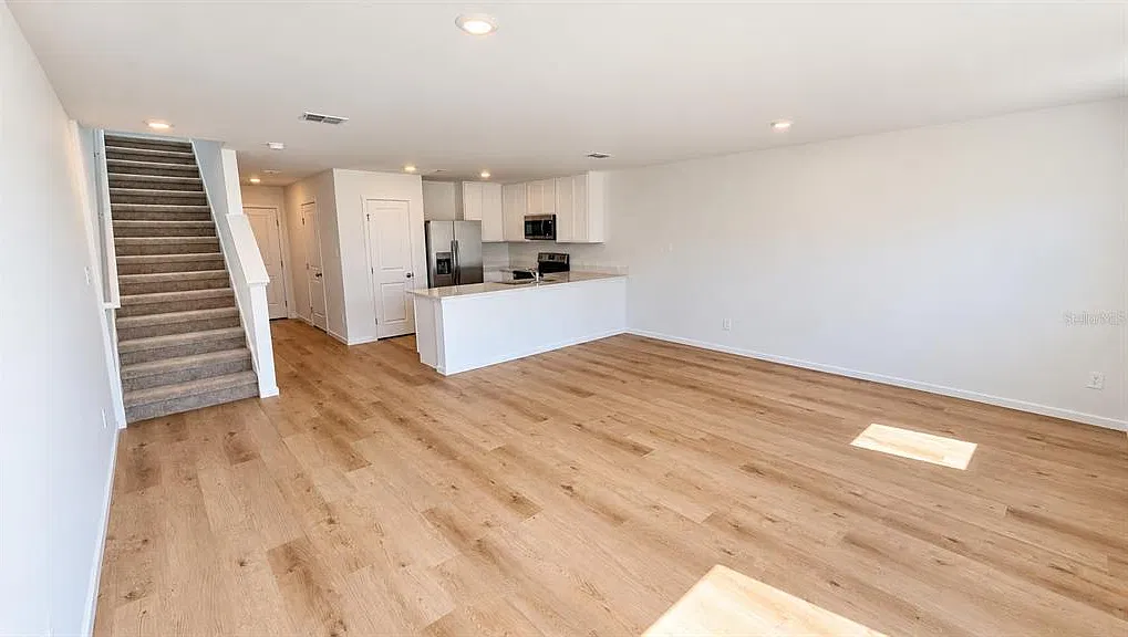 3 bed, 2.5 bath, 1378 sqft, $1,800 — Photo 3