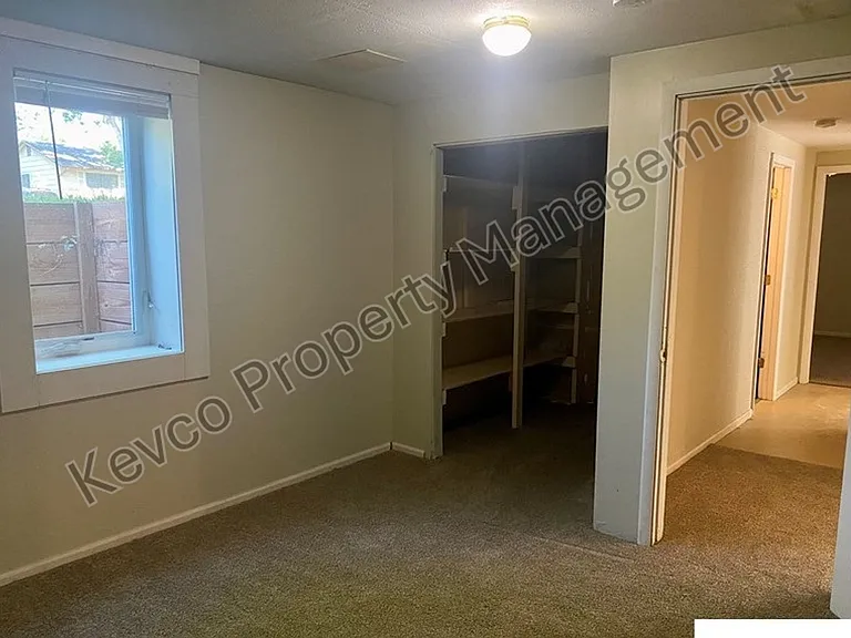 1400 Hillcrest Dr — Photo 17