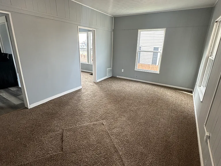 910 Velvet Pl NW — Photo 4