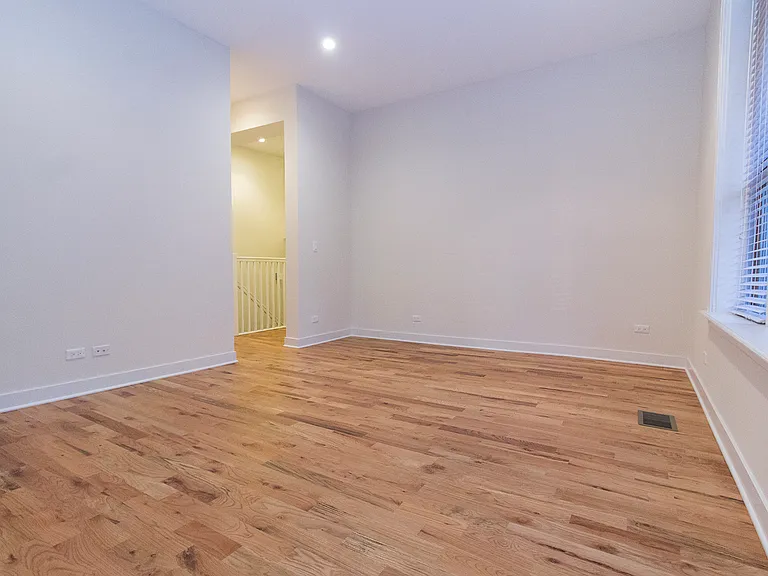 751-53 W Buckingham Pl — Photo 10