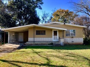 510 S Columbus St, Fredericksburg, TX 78624