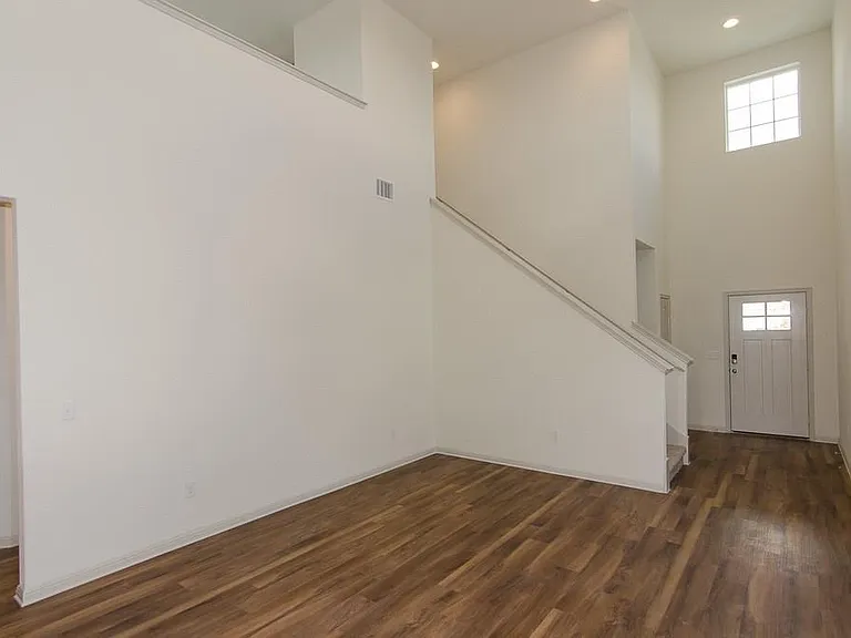 409 Otto Ave — Photo 5