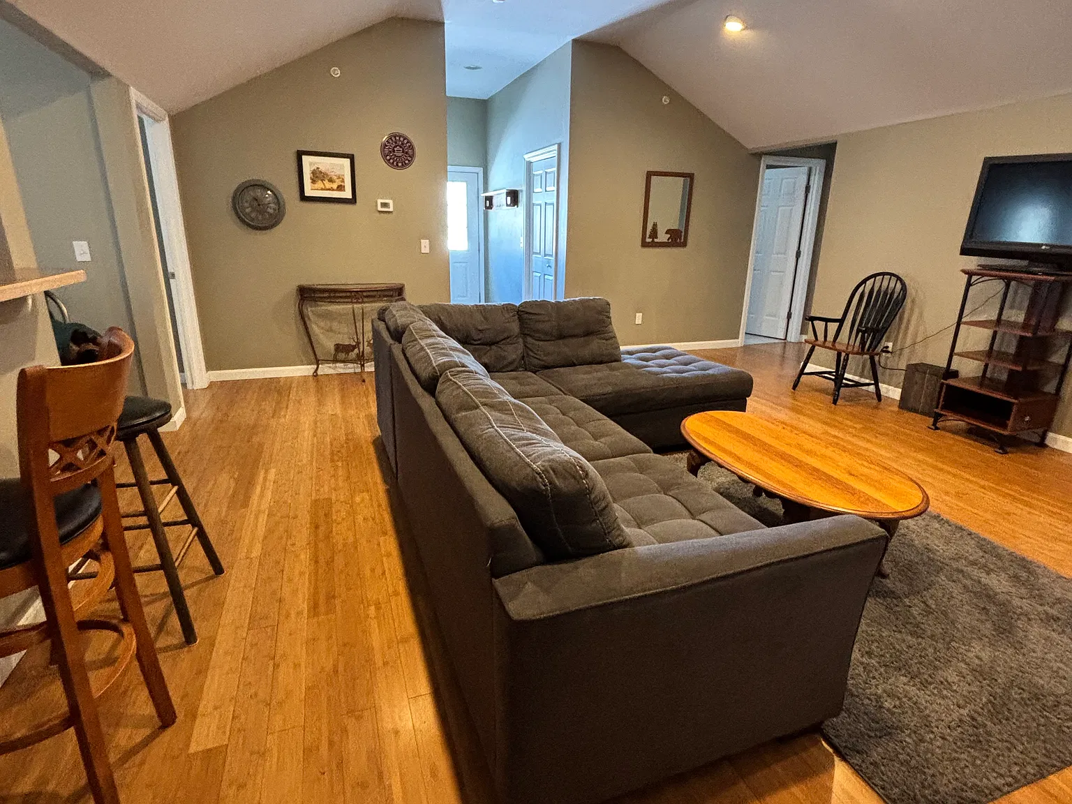 3 bed, 1250 sqft, $2,200 — Photo 1