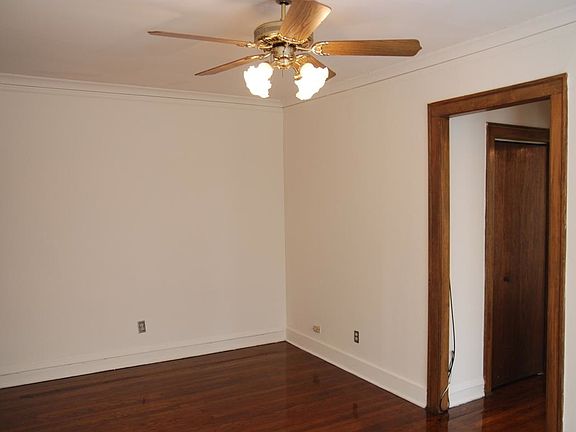 3rd image of 526 W Belden Ave APT D1