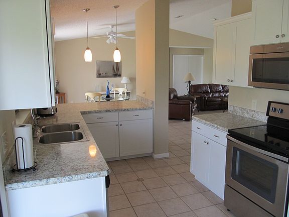 4th image of 90 Fleetwood Dr