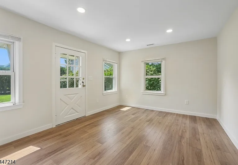 25 Alma Ave — Photo 17