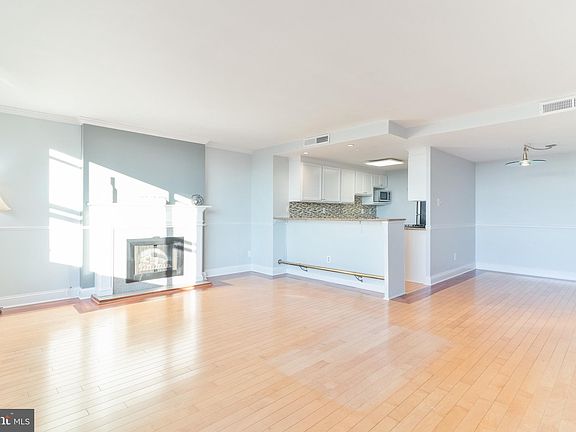 4th image of 4600 Duke St APT 1616