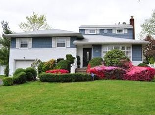 105 Larch Dr, New Hyde Park, NY