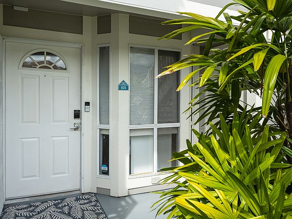 2nd image of 75-6081 Alii Dr APT Dd103