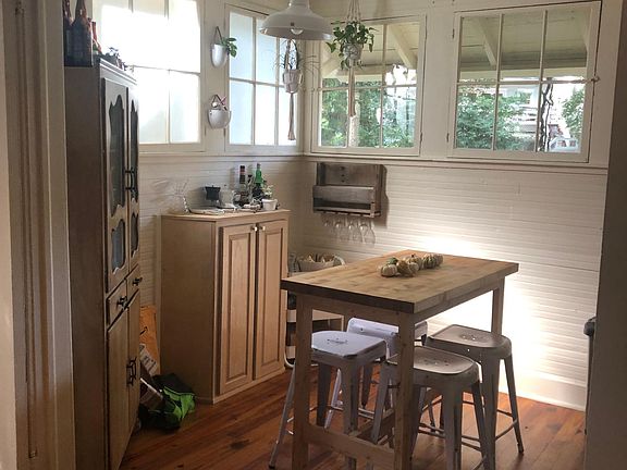 Eat-in Kitchen