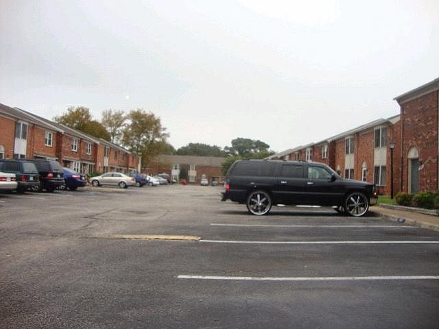 2nd image of 1955 Darnell Dr
