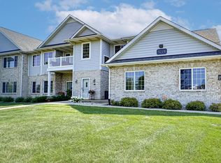 9274 Creekside Cir UNIT 233, Pleasant Prairie, WI 53158