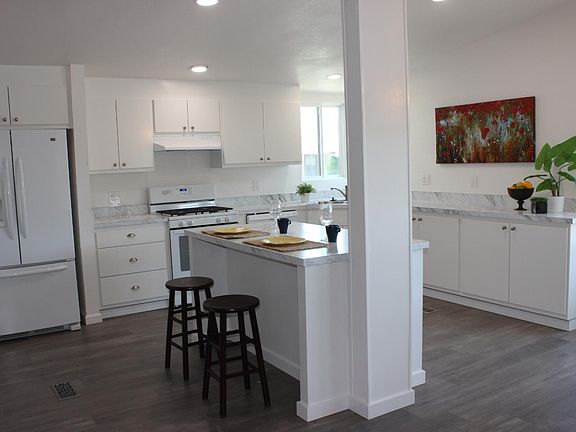 4th image of 527 Mountain Home Dr #527