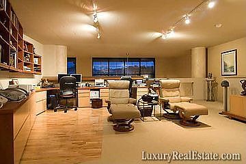 3rd image of 1005 S Shepherd Dr APT 204