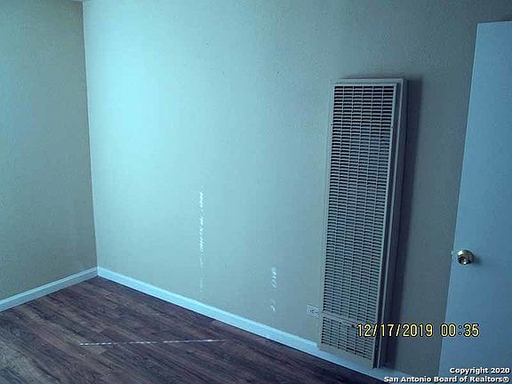 4th image of 205 Holly St