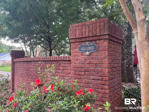 11 Greenbrier Ln, Fairhope, AL 36532